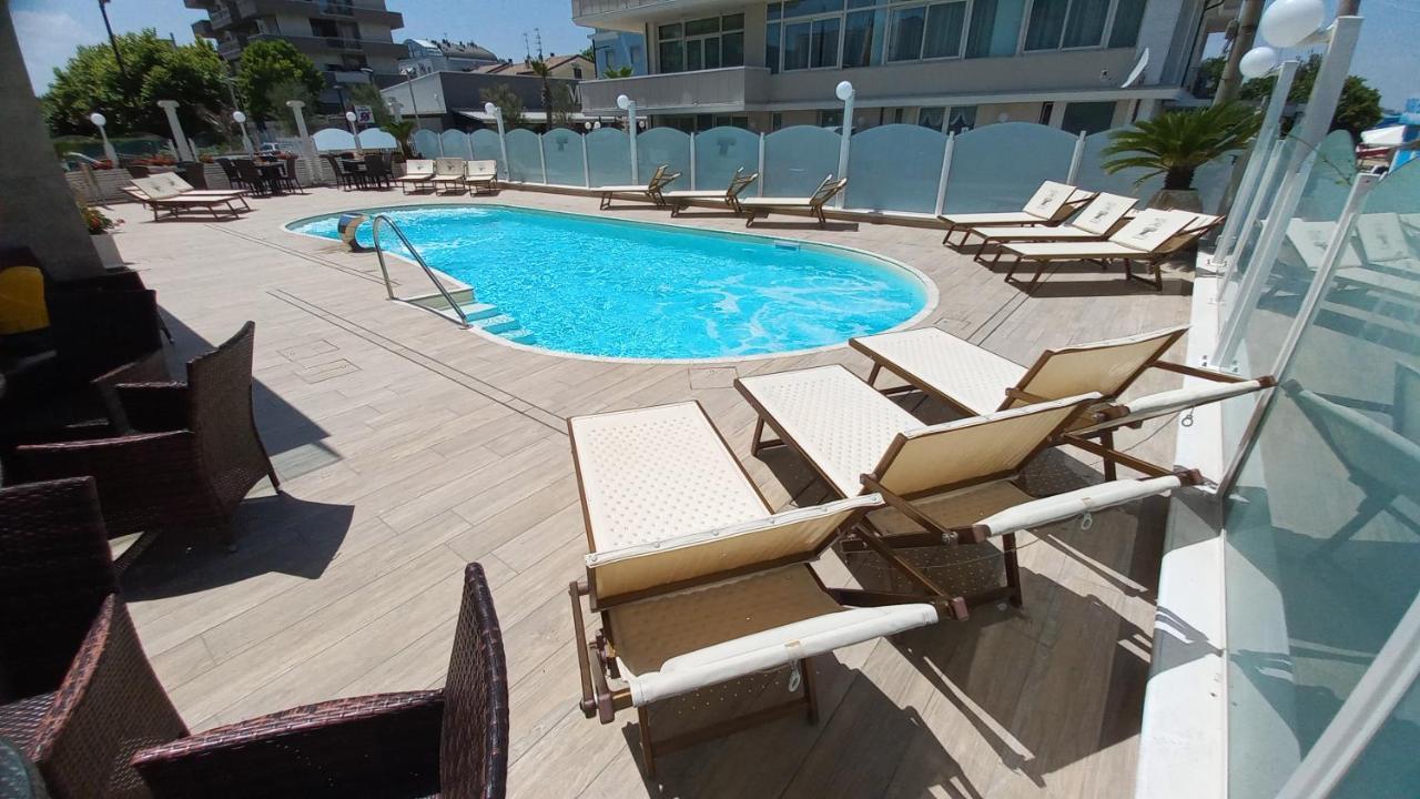 Hotel Caesar Paladium Rimini Exterior photo