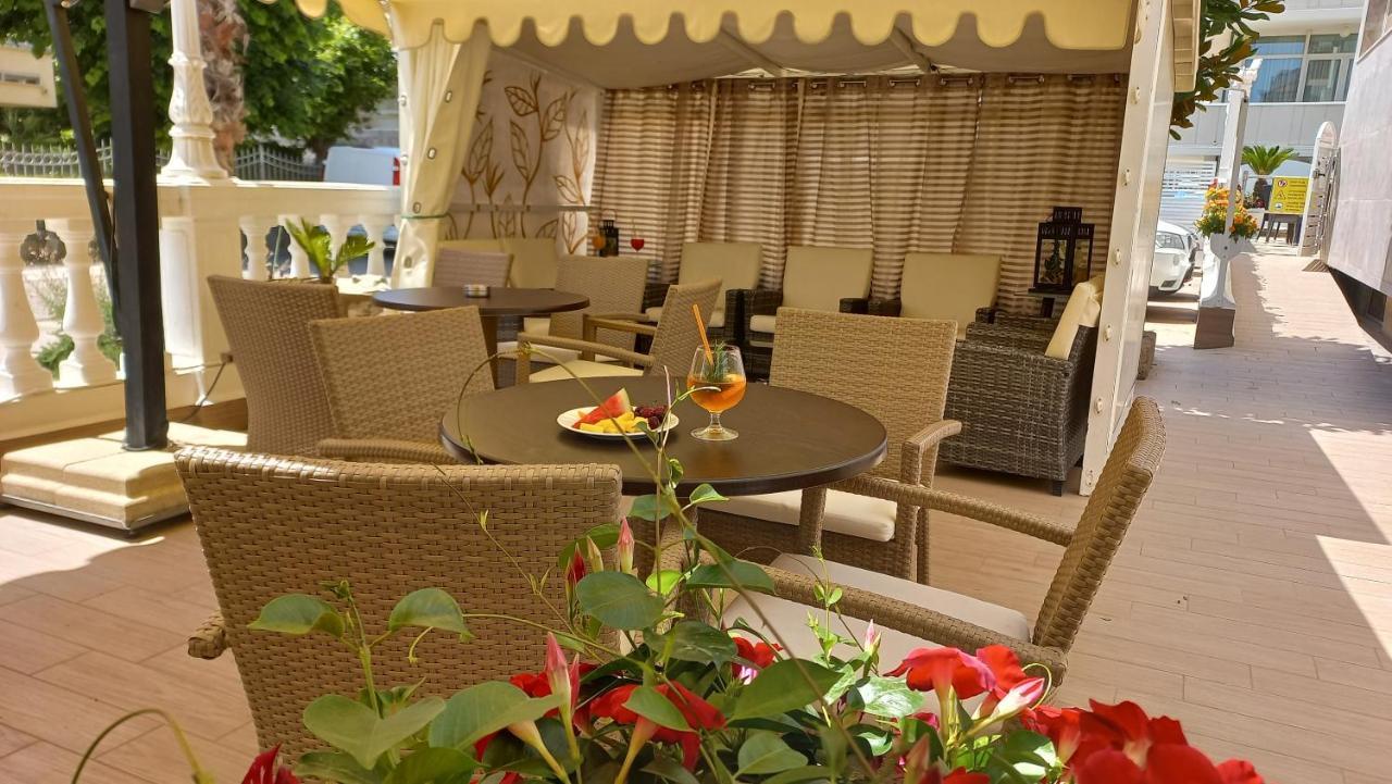 Hotel Caesar Paladium Rimini Exterior photo