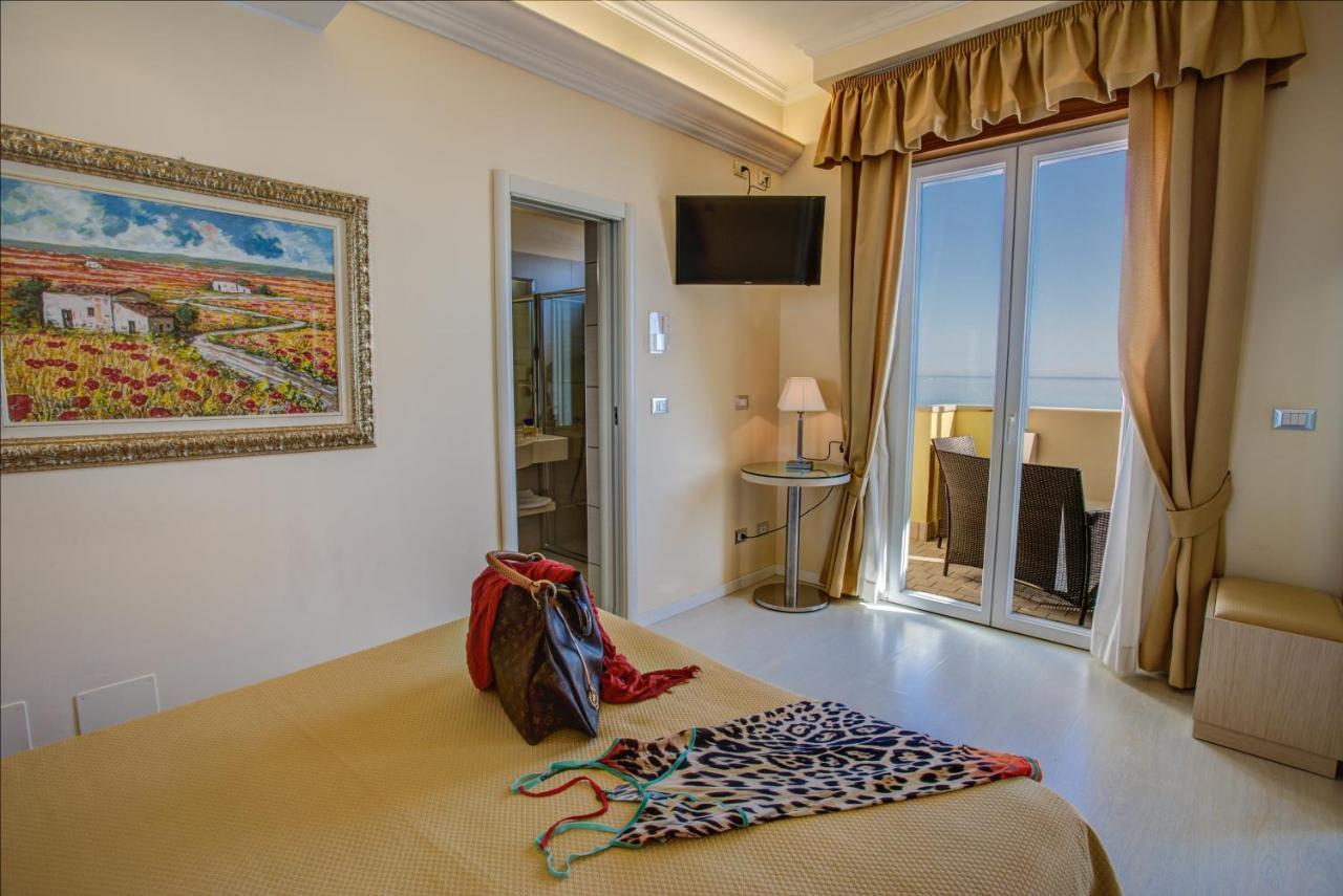 Hotel Caesar Paladium Rimini Room photo