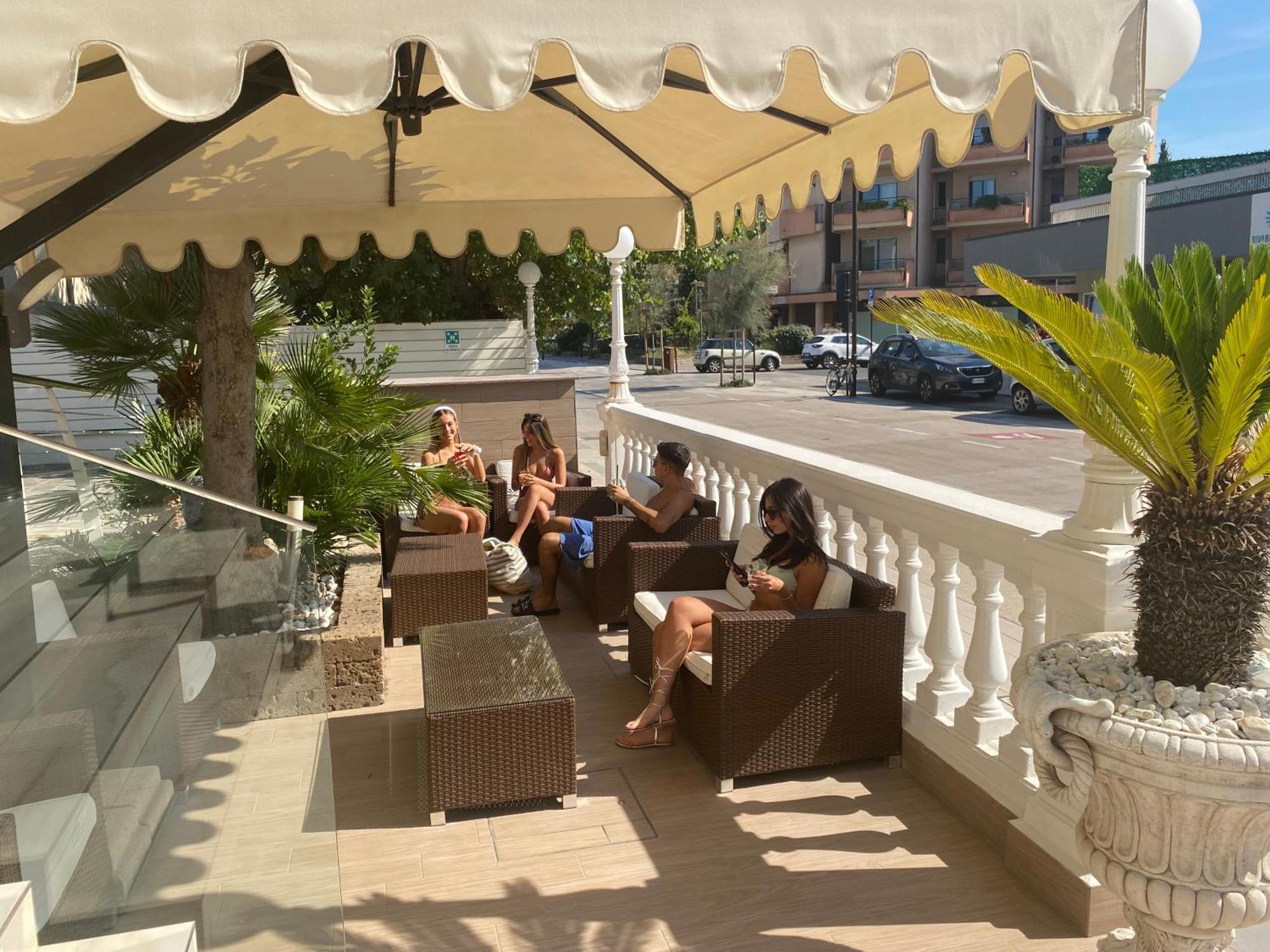 Hotel Caesar Paladium Rimini Exterior photo