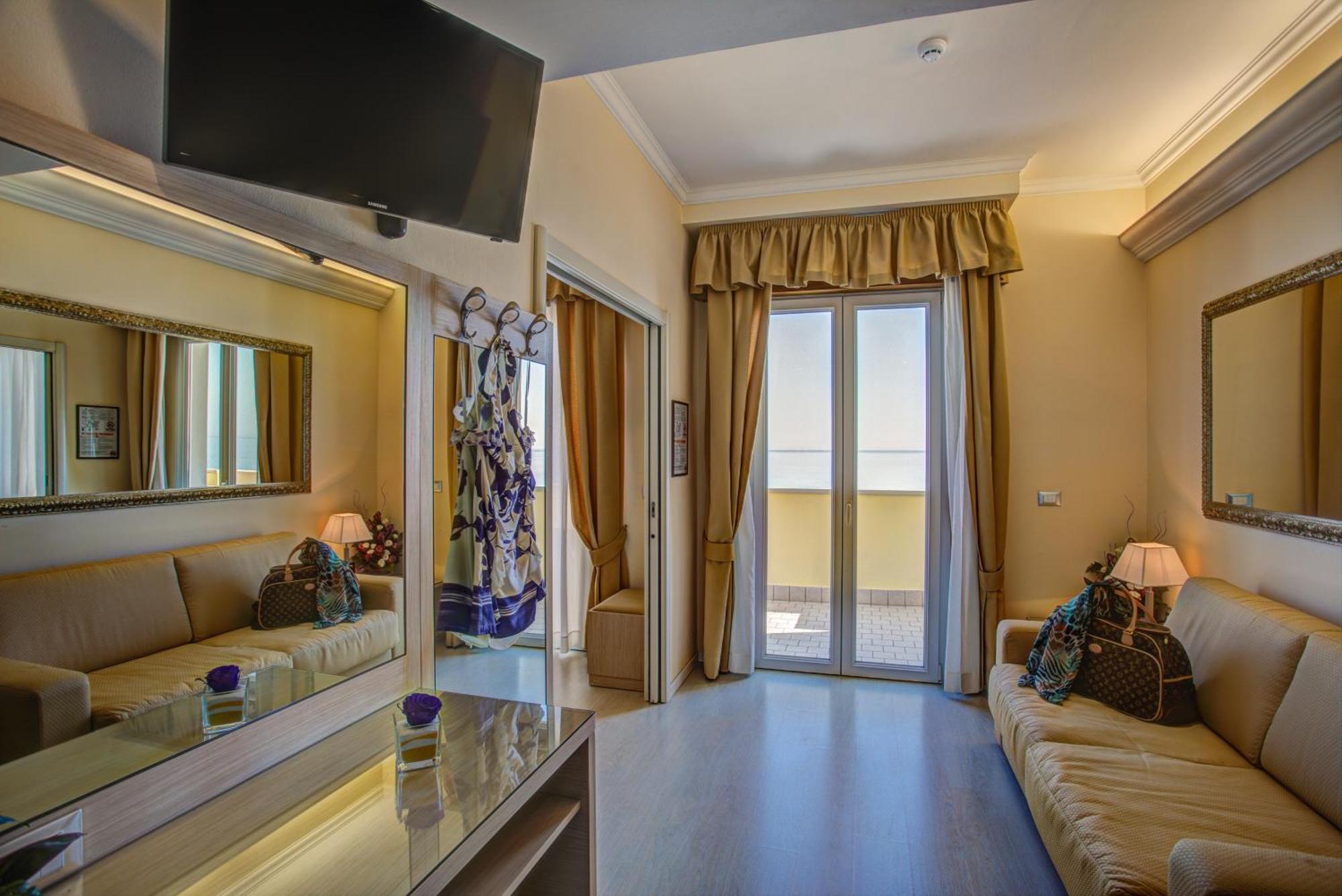 Hotel Caesar Paladium Rimini Room photo