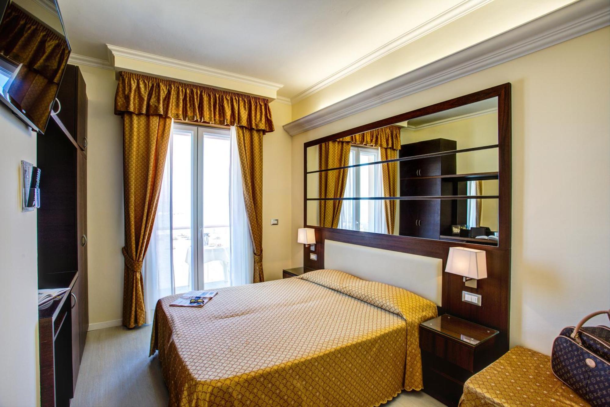 Hotel Caesar Paladium Rimini Room photo