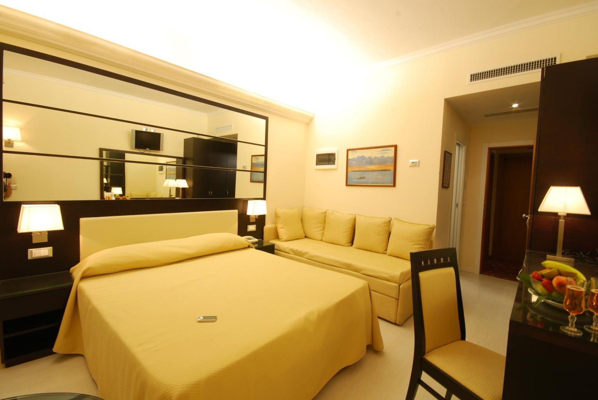 Hotel Caesar Paladium Rimini Room photo