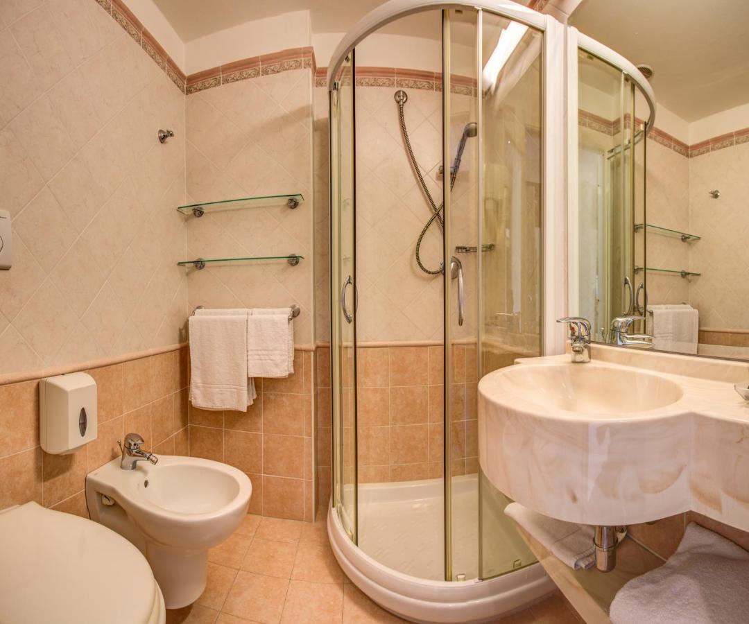 Hotel Caesar Paladium Rimini Room photo